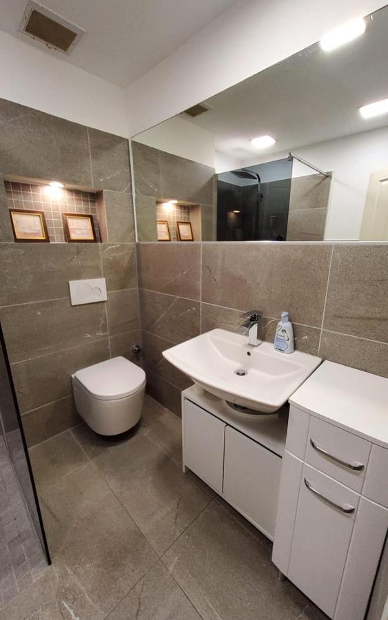 3 Zimmer Wohnung - Keine Party Wohnung ! 6 Personen ดุสเซลดอร์ฟ ภายนอก รูปภาพ