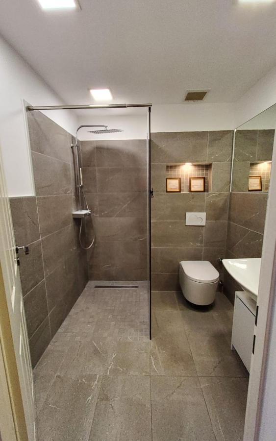 3 Zimmer Wohnung - Keine Party Wohnung ! 6 Personen ดุสเซลดอร์ฟ ภายนอก รูปภาพ