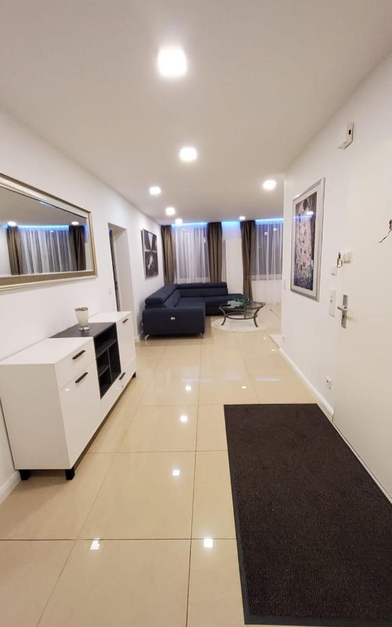 3 Zimmer Wohnung - Keine Party Wohnung ! 6 Personen ดุสเซลดอร์ฟ ภายนอก รูปภาพ