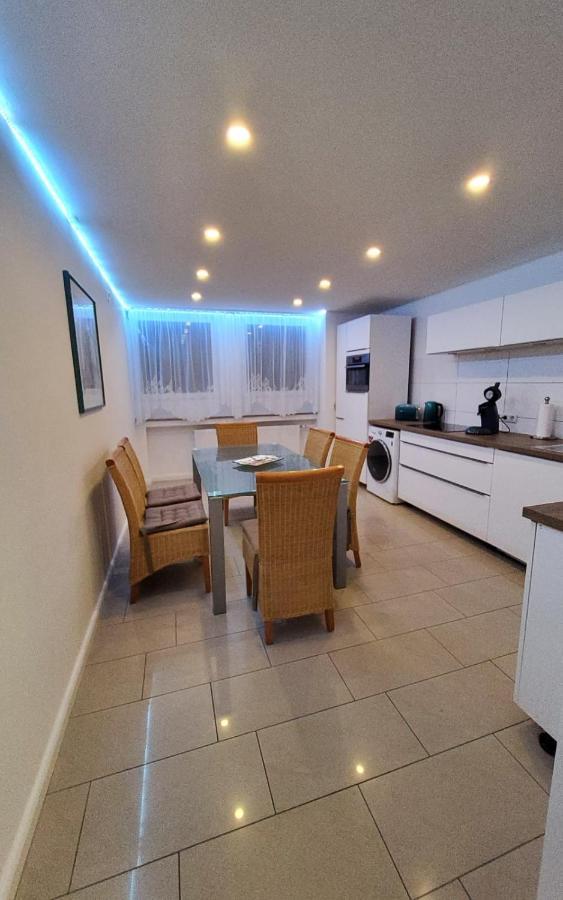 3 Zimmer Wohnung - Keine Party Wohnung ! 6 Personen ดุสเซลดอร์ฟ ภายนอก รูปภาพ