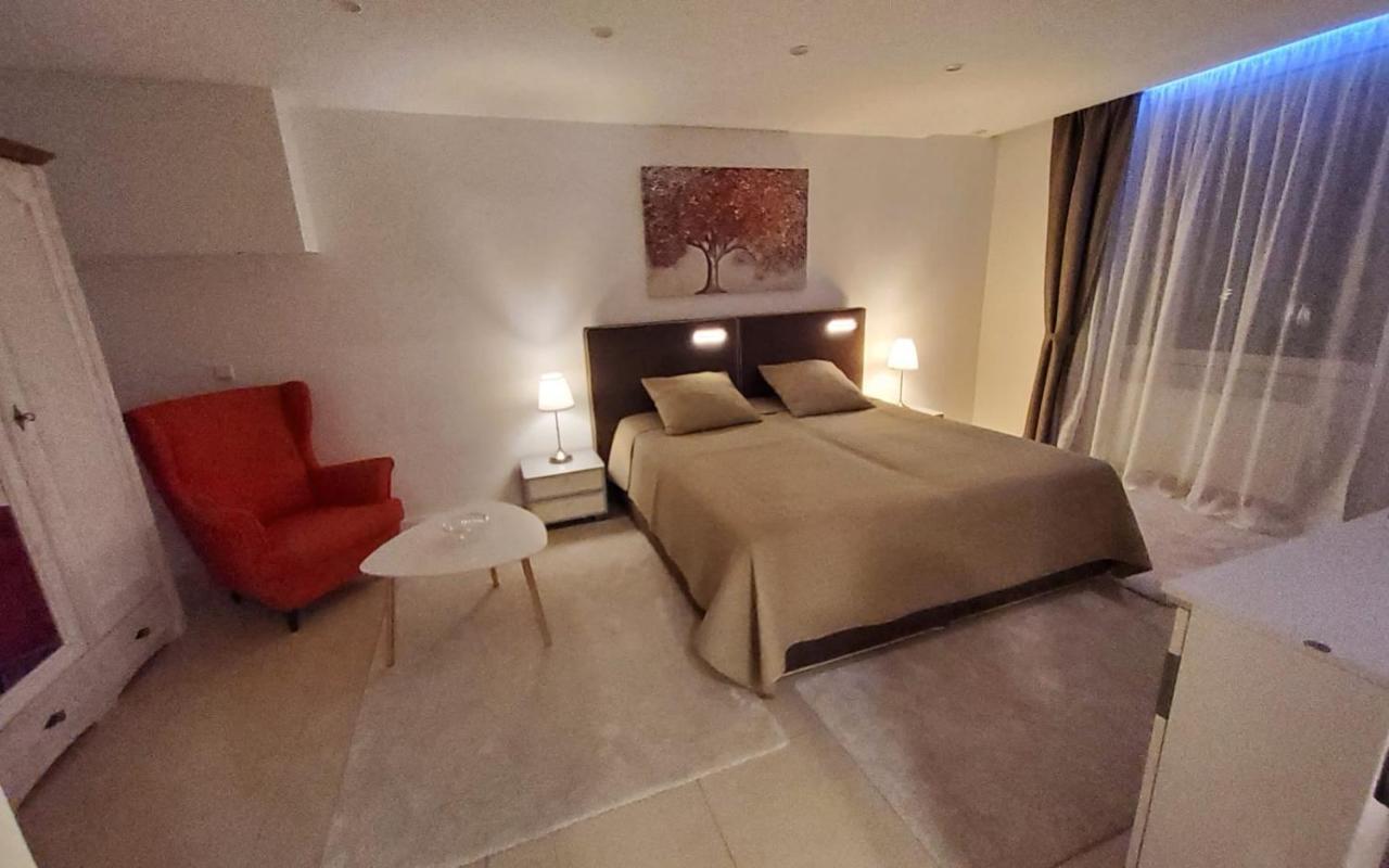 3 Zimmer Wohnung - Keine Party Wohnung ! 6 Personen ดุสเซลดอร์ฟ ภายนอก รูปภาพ